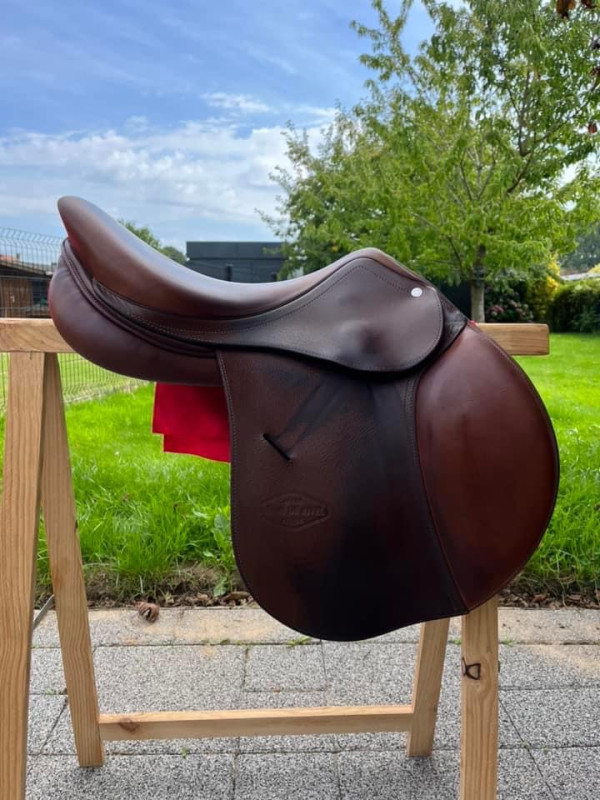 Selle Western Rose En Cuir - Set Complet Avec Poitrail Et Rênes - Taille 10-18