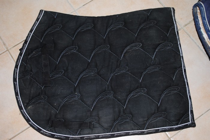 tapis pessoa noir