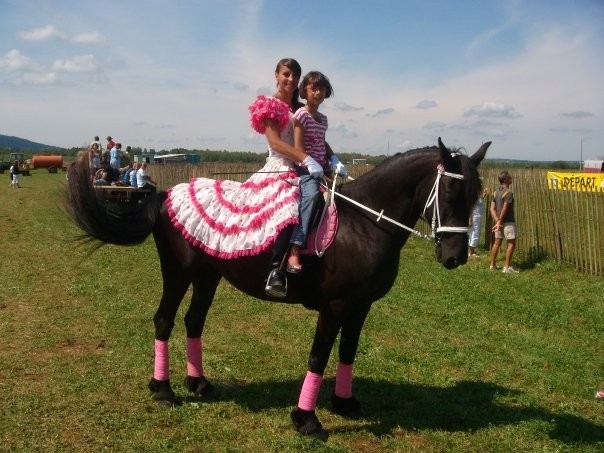 shekira et moi (avec kenza) a festi'cheval