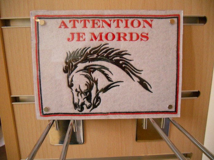 Plaque attention je mors 6