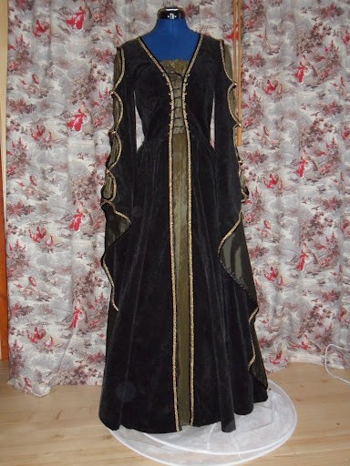 Robe fin mdival/dbut renaissance