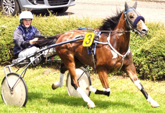 2 me course 1 re victoire cluny prix jag de bellouet 1'18 sur lherbe