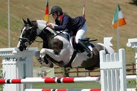 Voici Rivi�re et moi lors d'une colpetition de saut d'obstacle c'est ma mere qui a pris la photo