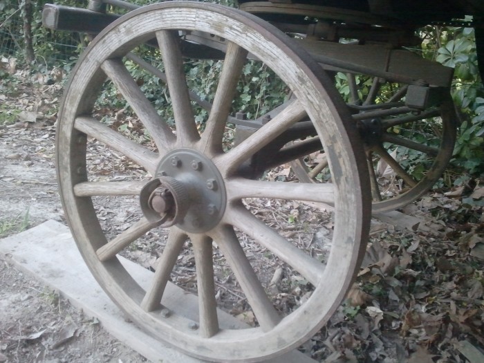 Voici une roue du train avant. En excellent tat...