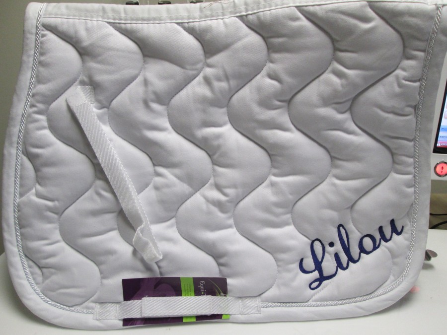 broderie sur tapis de selle