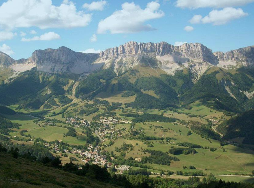 Vue sur tout le balcon Est du Vercors : Grand Veymont et compagnie...