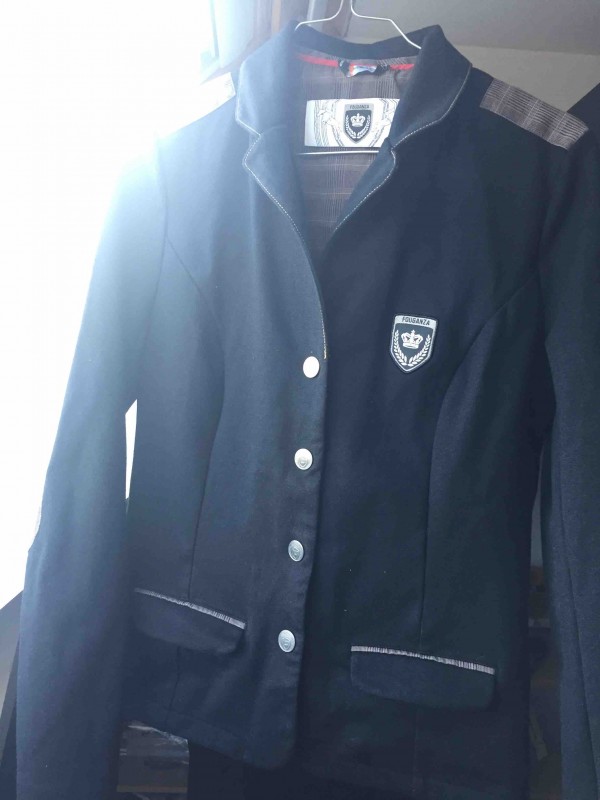 Vent veste de concours fouganza, mis 2 fois car trop petite.
Taille M
20?