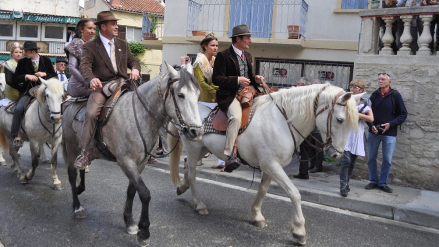 Dans les rues d'Arles pour le 1 Mai