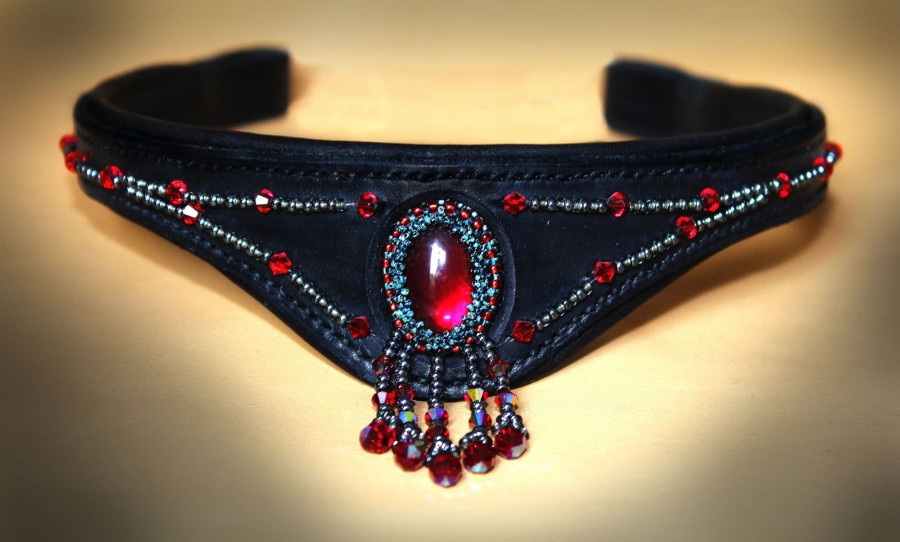 frontal noir taille cheval, Swarovski rouges (a vendre)