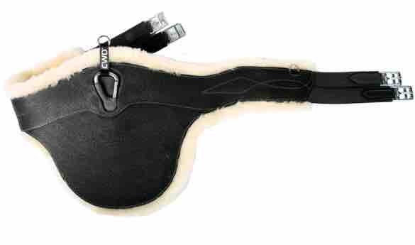 Je vends ma sangle cwd: bavette noire de taille 130 mouton neuve. Elle co�te 450euros � la base, je la vends � 200euros! Je me situe � Thionville (57 Moselle) � proximit� de Metz. Merci de me contacter � cette adresse email : laetitia.baratelli@icloud.com