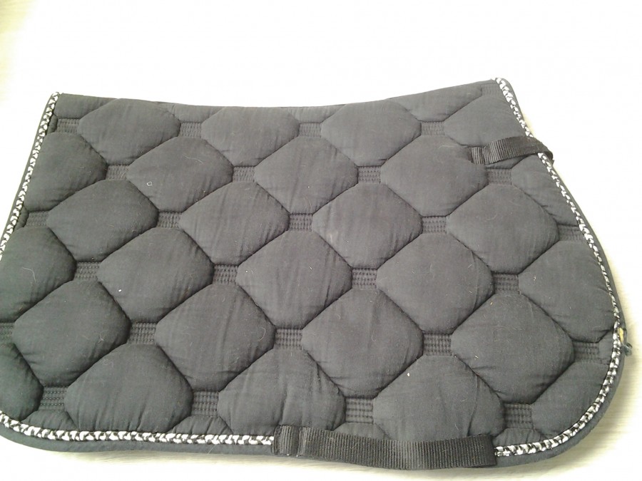 tapis noir liser� noir tailme cob 10 euros
