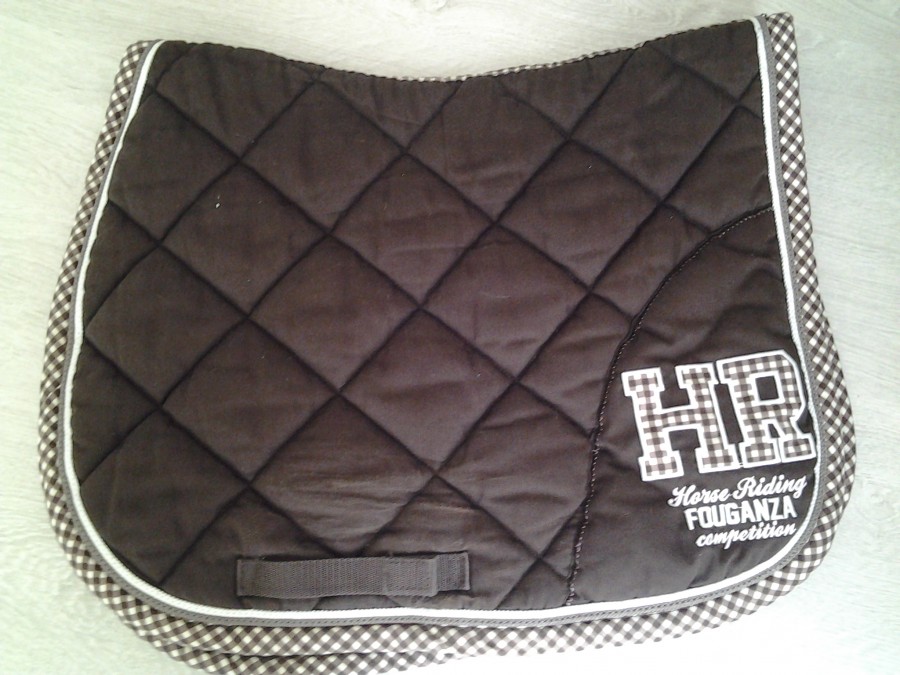 tapis marron liser� blanc marron rose 10euros 