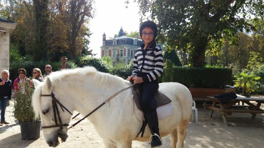 Moi et mon poney je monte a la grenadire