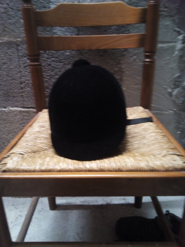 Bonjour,
Je vend une bombe fouganza taille 53.
Tr�s bon �tat.
prix : 25? 
Pour plus d\'information me contacter par m�ssage priv�.