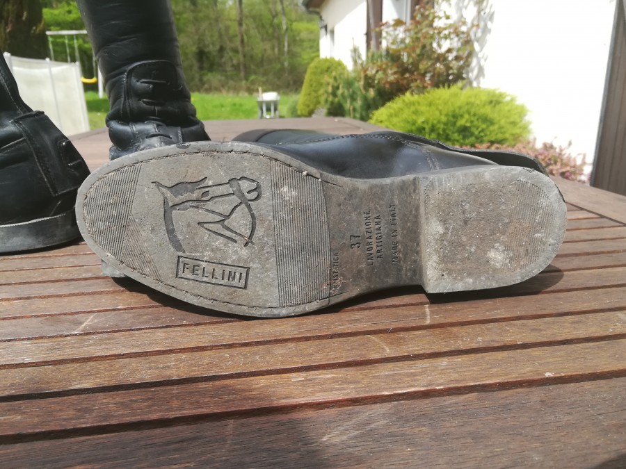bottes a crampons integres yellow