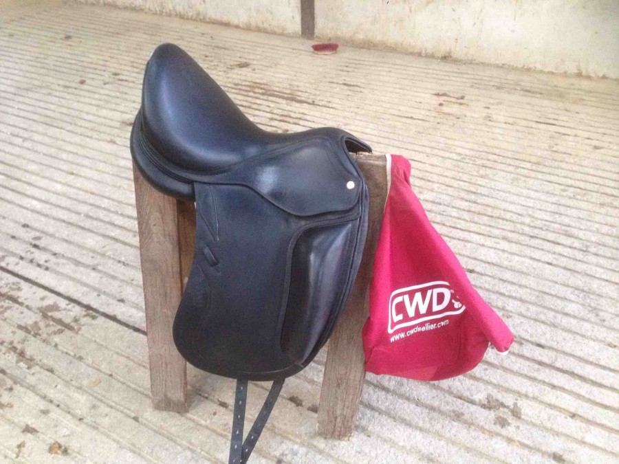 Selle de dressage CWD a vendre