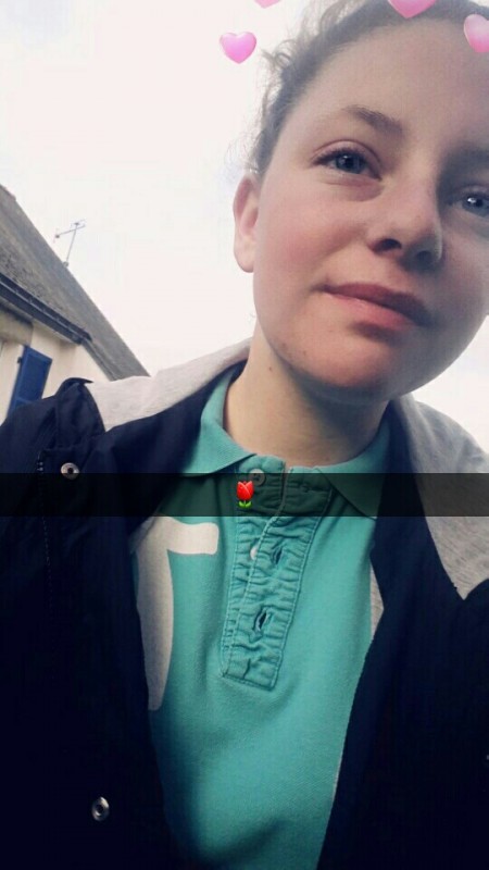 Bonjours 
Je mappelle Melaine 
Jai 13 ans 
Je fait de lequitation mtn depuis a peu pres 8ans 
Jaime bcp le CSO