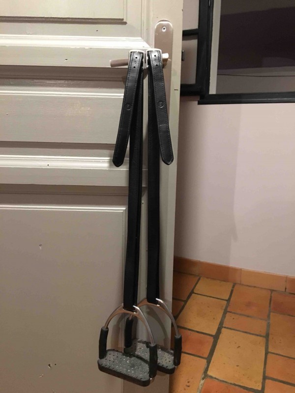 Etriers et Etrivi�res
Etriers articul�s
Etrivi�res en cuir