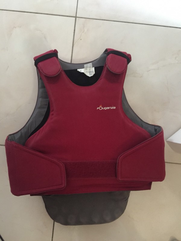 Prot�ge dos, bon �tat, tres peu servis. (Taille 16 ans)
Je suis du Val d\'oise.
A vendre 35 euros n�gociable 