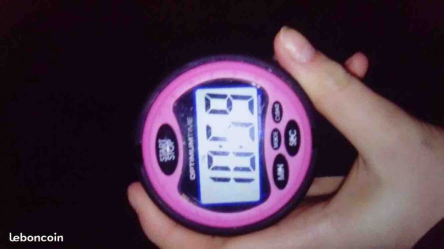 bonjour,
je vends un chrono d\'�quitation rose utiliser depuis un an ( ~ 1 fois par mois )
Etat : Parfait !
acheter 99.90Euro(s) a vendre 70Euro(s) n�gociable  dans la limite du raisonnable 
remise en main propre.