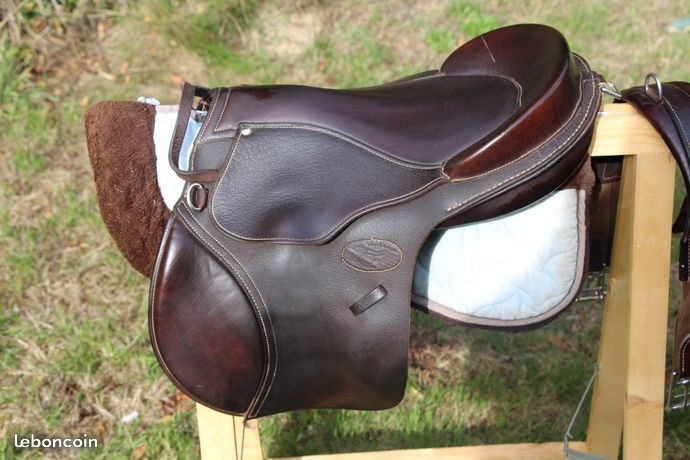 � vendre selle Guy Cantin tr�s bon �tat 250?