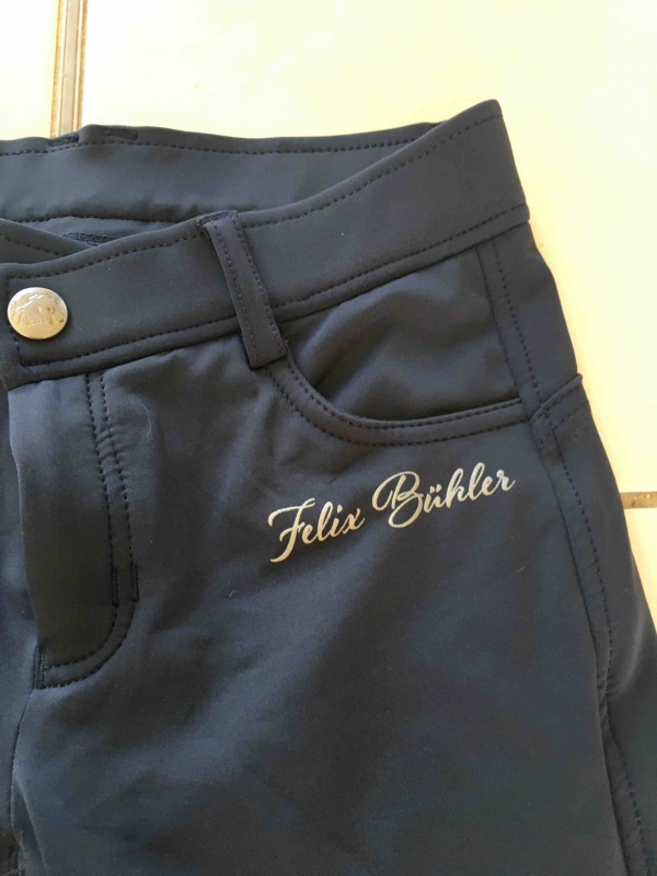 Pantalon 12 ans. Etat neuf. Fontainebleau. Seine et marne