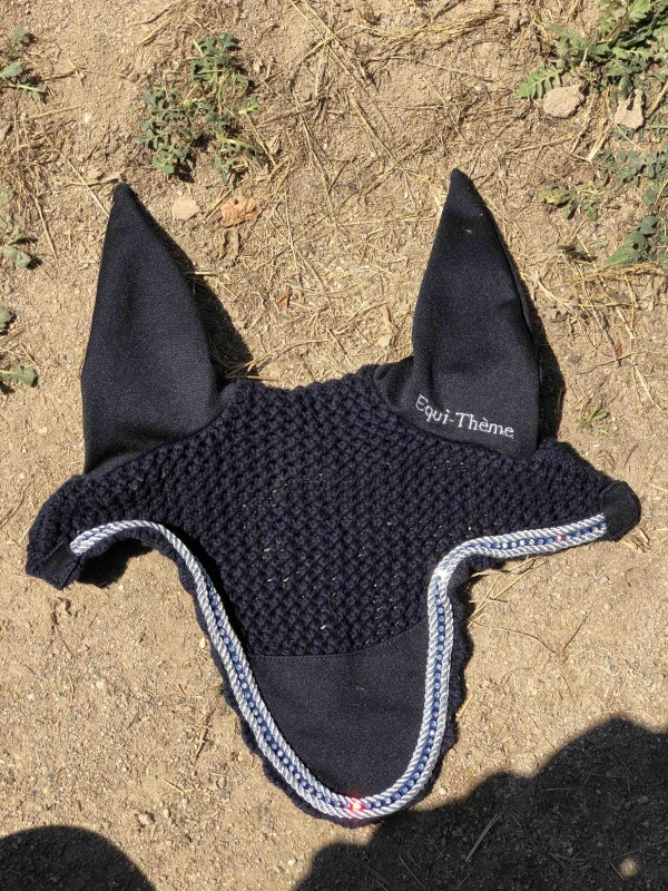 � vendre Bonnet equi-th�me bleu marine � strass, taille cheval 
Prix: 18 euros
