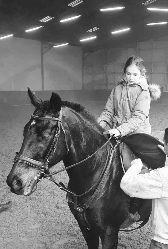 Le cheval c\'est plus qu\'un ami, il fait partit de notre vie..
Sur un PUR-SANG ANGLAIS 