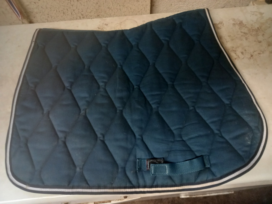 Bonsoir, je chercher un site dans lequel je peux trouv� des gu�tres pour cheval et un amortisseur qui vont avec cette couleur de tapis ?
