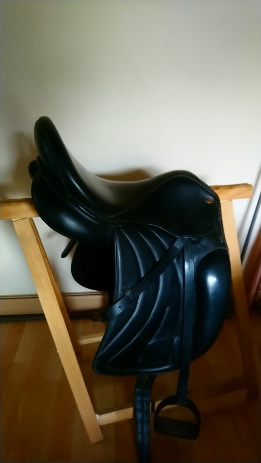 Selle de dressage
