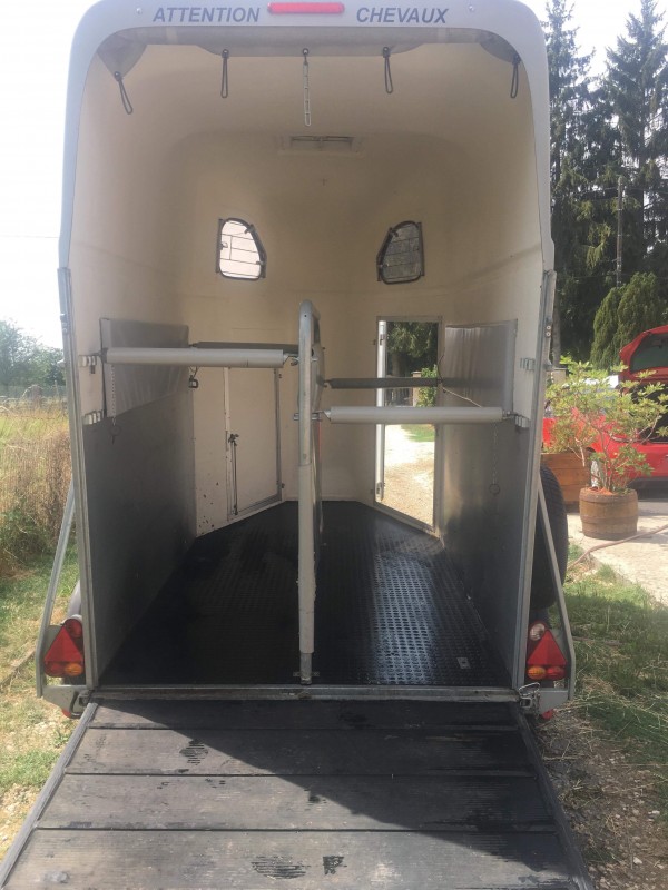 van pour chevaux a vendre