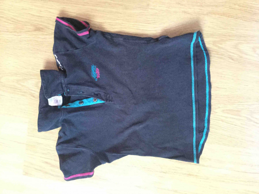 A vendre 
Polo enfant fouganza taille 8 ans tr�s bon etat envoi via vinted 
