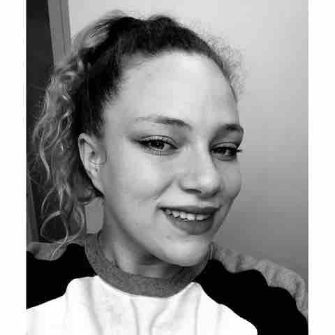 Bonsoir je vient de rejoindre le forum je mappelle laureen jai 18 ans je vient du sud dans le 09 je suis passionne des chevaux j\'en et un en famille daccueil et j\'ai la jument de mon oncle je suis venu ici pour trouver mon ame soeur je recherche en don 