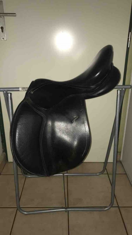A vendre selle noir
Elle n\'est pas abim�e
16,5 pouce 
Confortable 