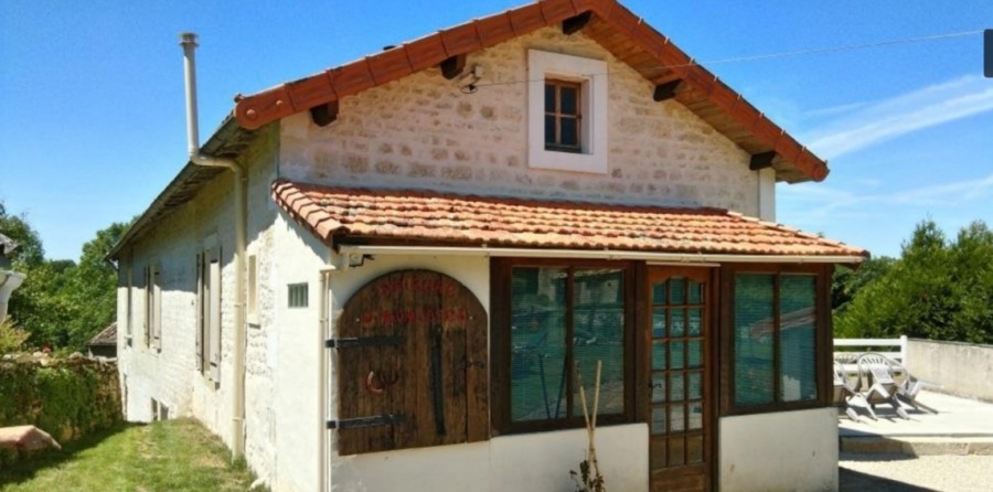 Maison a vendre, 3,5 hectares en deux S�vres, � Niort. 180 000?. 87m2 a finir de r�nover.