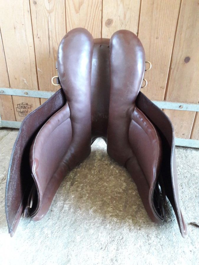 Selle Norton cuir marron 17 pouces