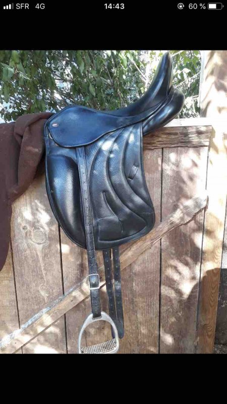 A vendre selle de dressage Eric Thomas WIEN