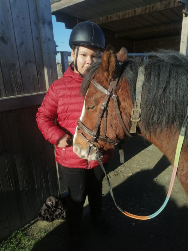 Cacao et moi ( autour de son cou c\'est son licol pas un collier il a pas mal ) ??