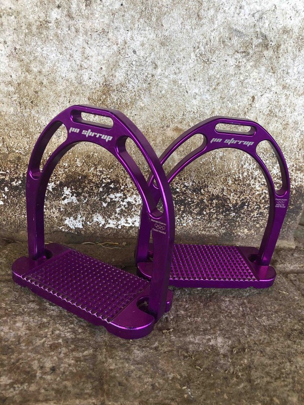 A vendre etrier Jin Sturrup violent en parfait �tat, 90? fdp compris 